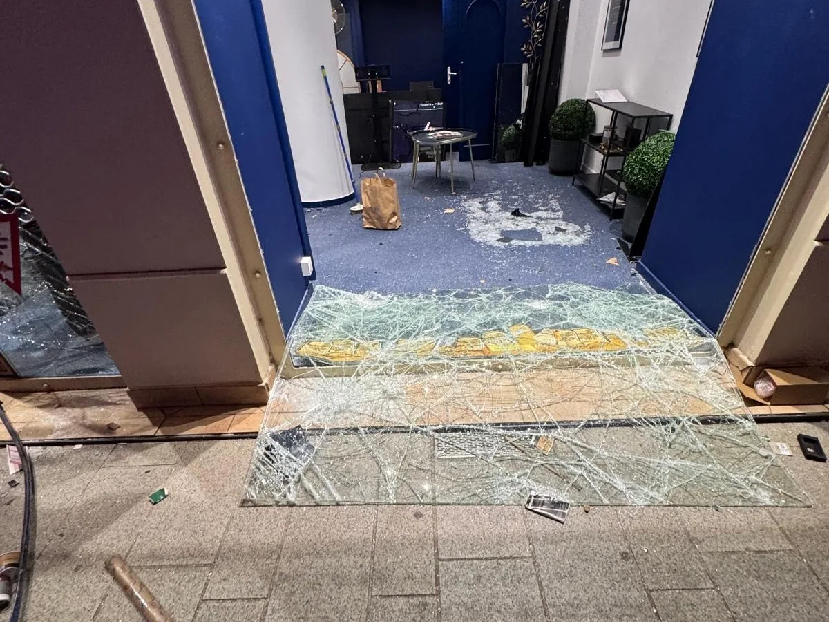 Mise en sécurité de votre vitrine cassée à Montreuil